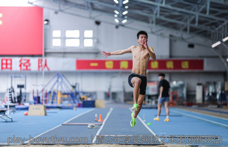 青少年享受网球之乐的创新玩法